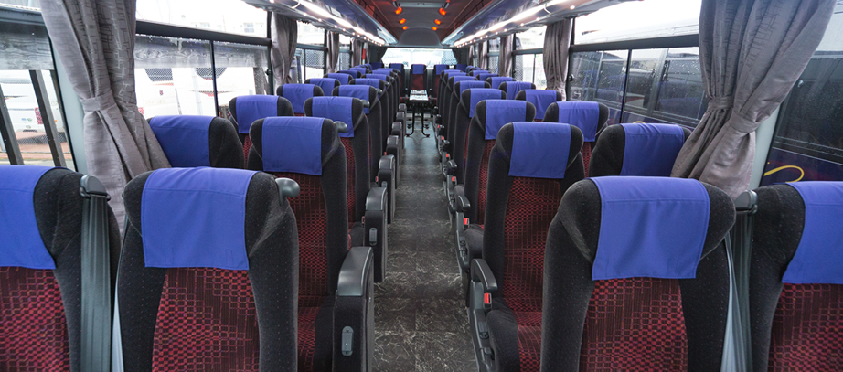 49人乗りデラックスタイプ大型バス　社内